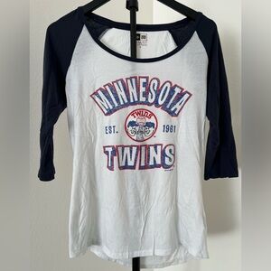 Minnesota Twins Raglan Tee | Women’s MLB Baseball Shirt | New Era | Size M